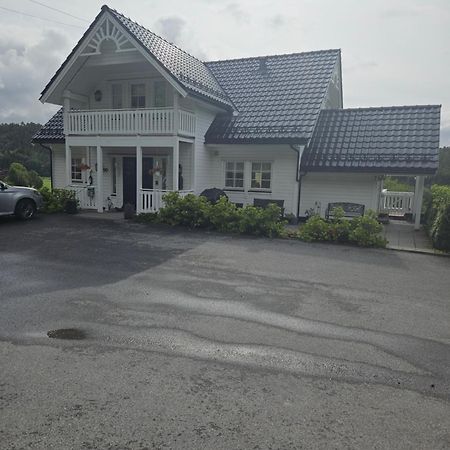 Gardsidyll I Flotte Omgivelser Alesund Exterior photo